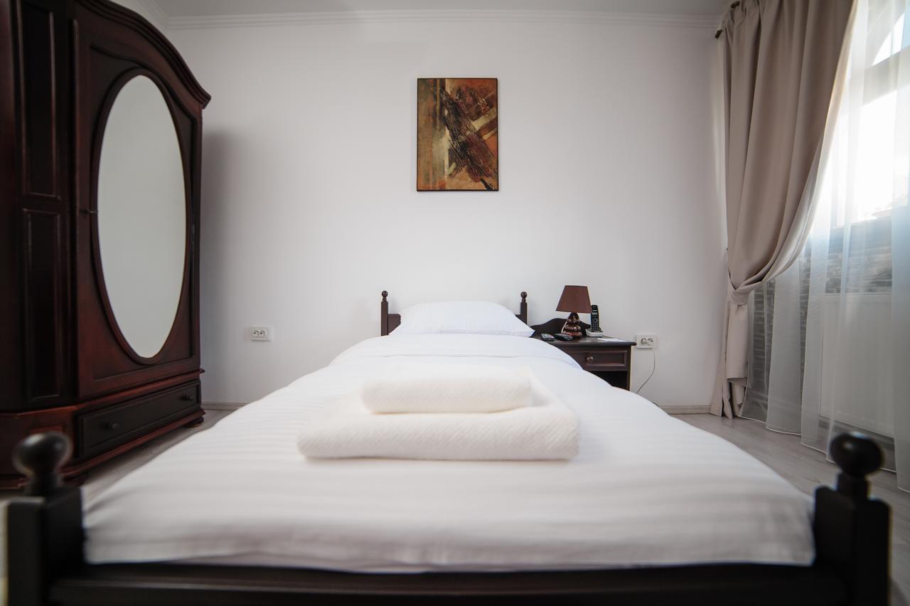 Hotel Gala Oradea Ngoại thất bức ảnh